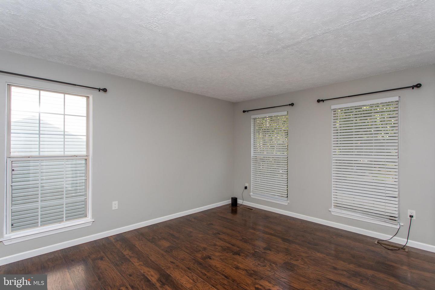 6428 Bear Ct Property Photo 4