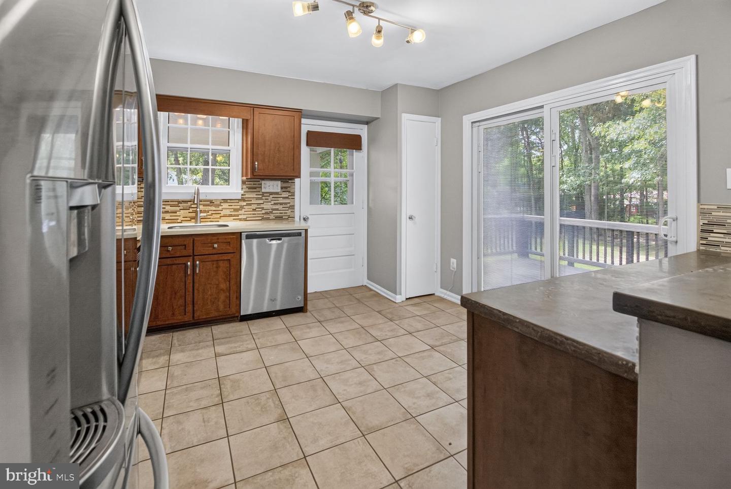 3637 Woodley Rd Property Photo 6