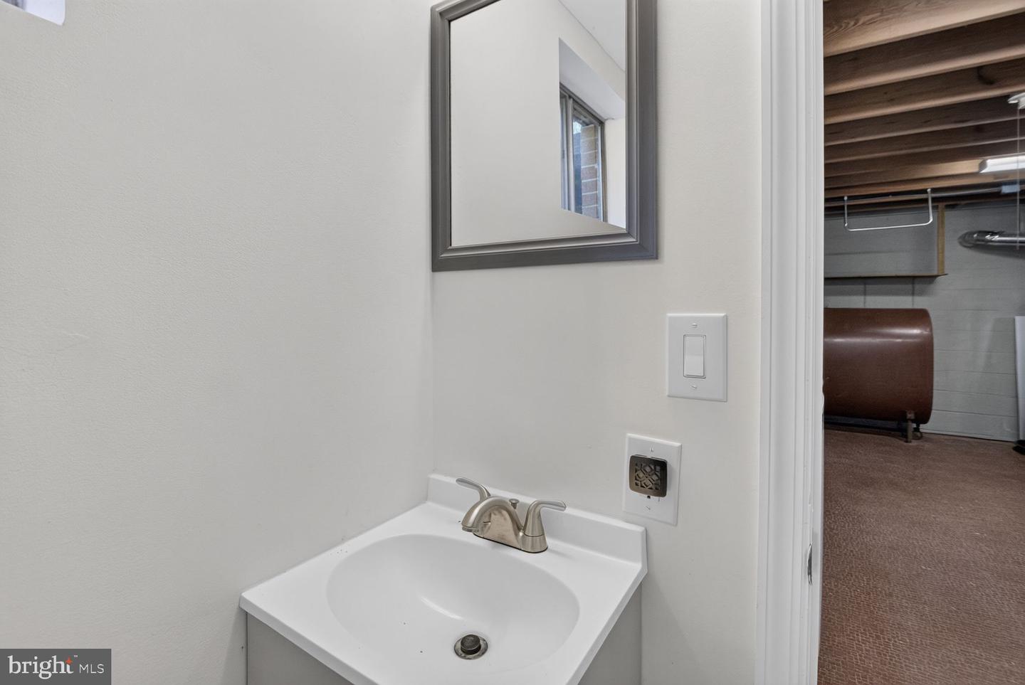 3637 Woodley Rd Property Photo 19