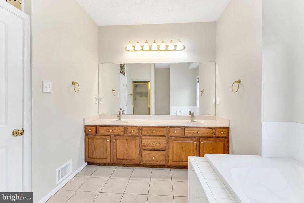 13100 Hillmeade Ct Property Photo 21