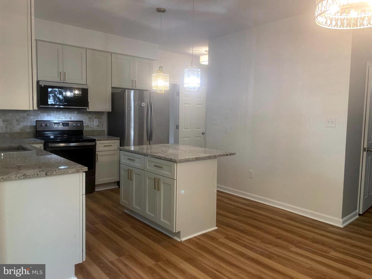 14645 Balsam Ct Property Photo 6
