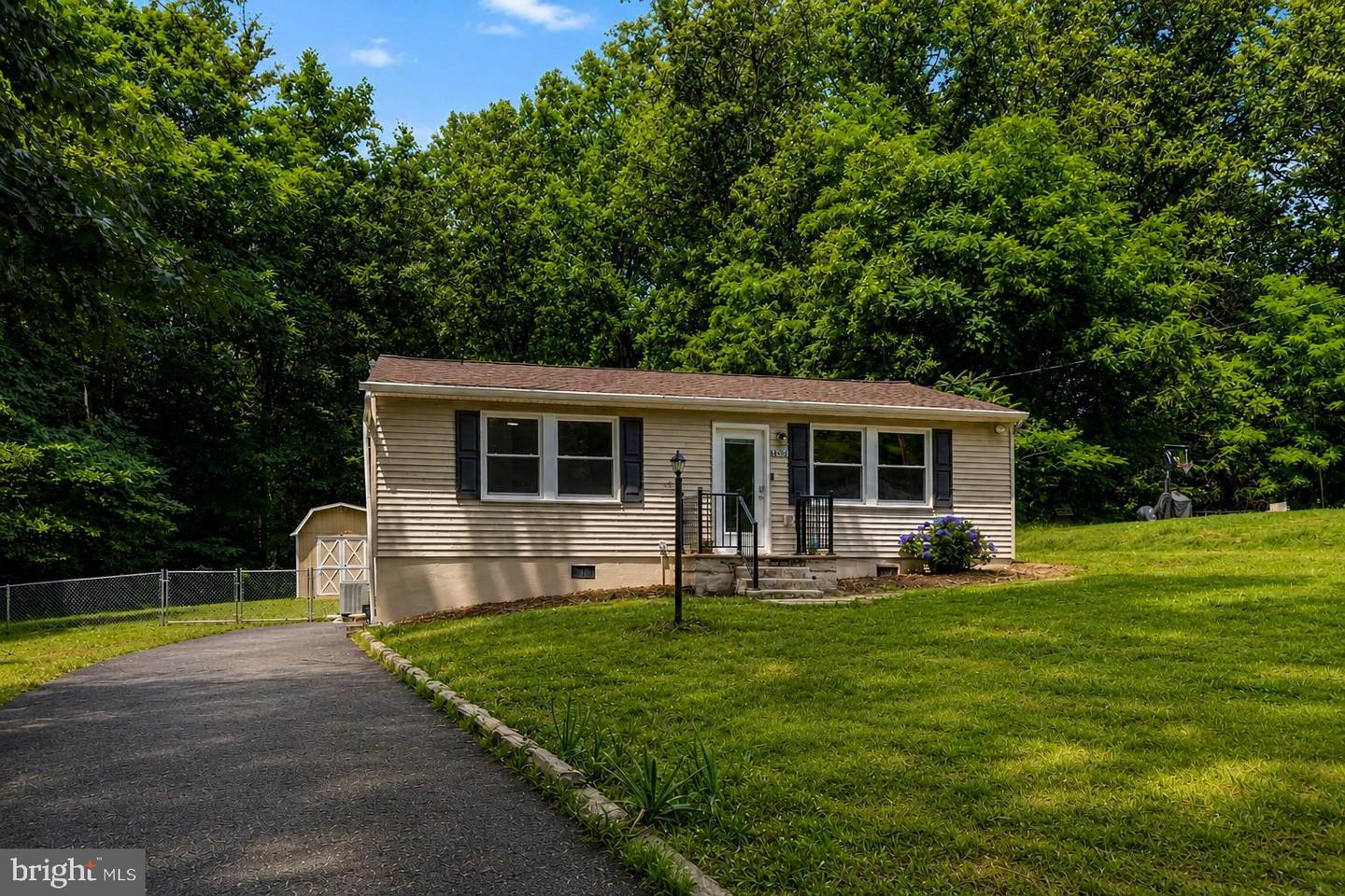 8595 Fairground Rd Property Photo 1