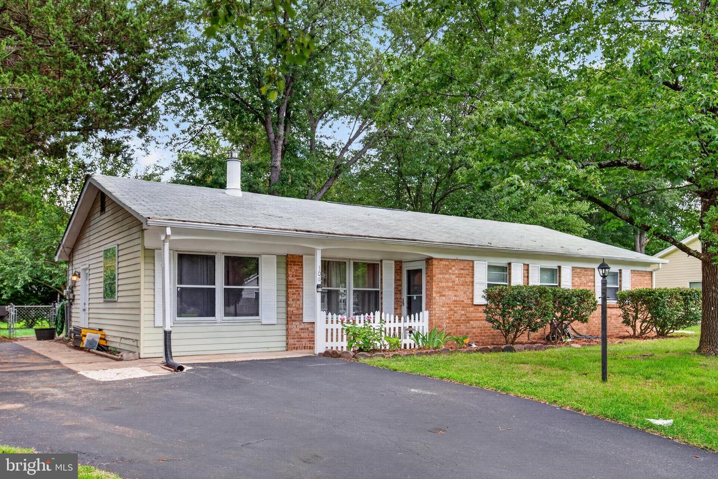306 TOMPKINS LN