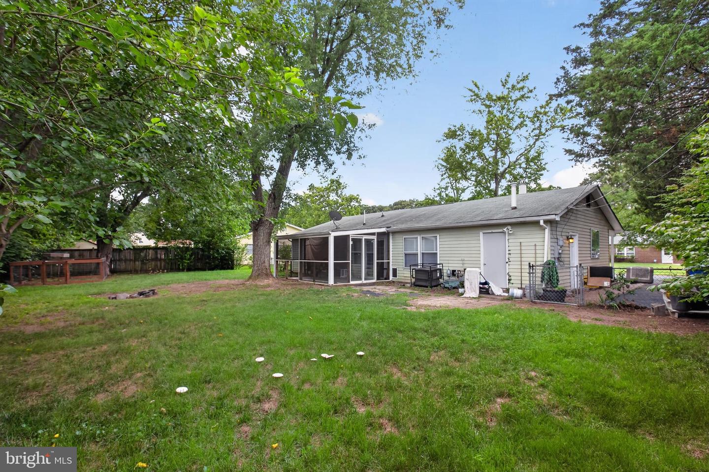 306 Tompkins Ln Property Photo 3