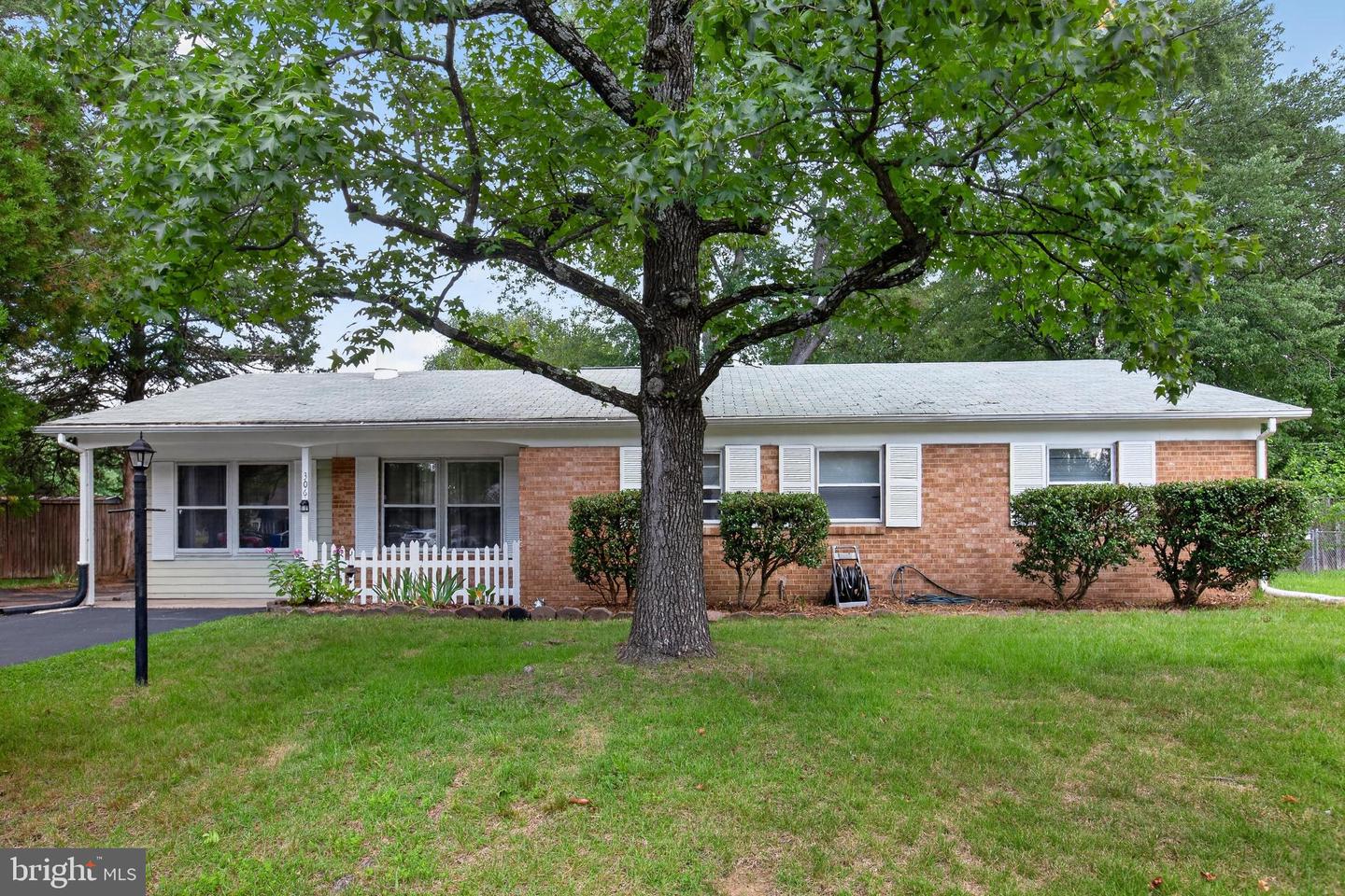 306 Tompkins Ln Property Photo 6