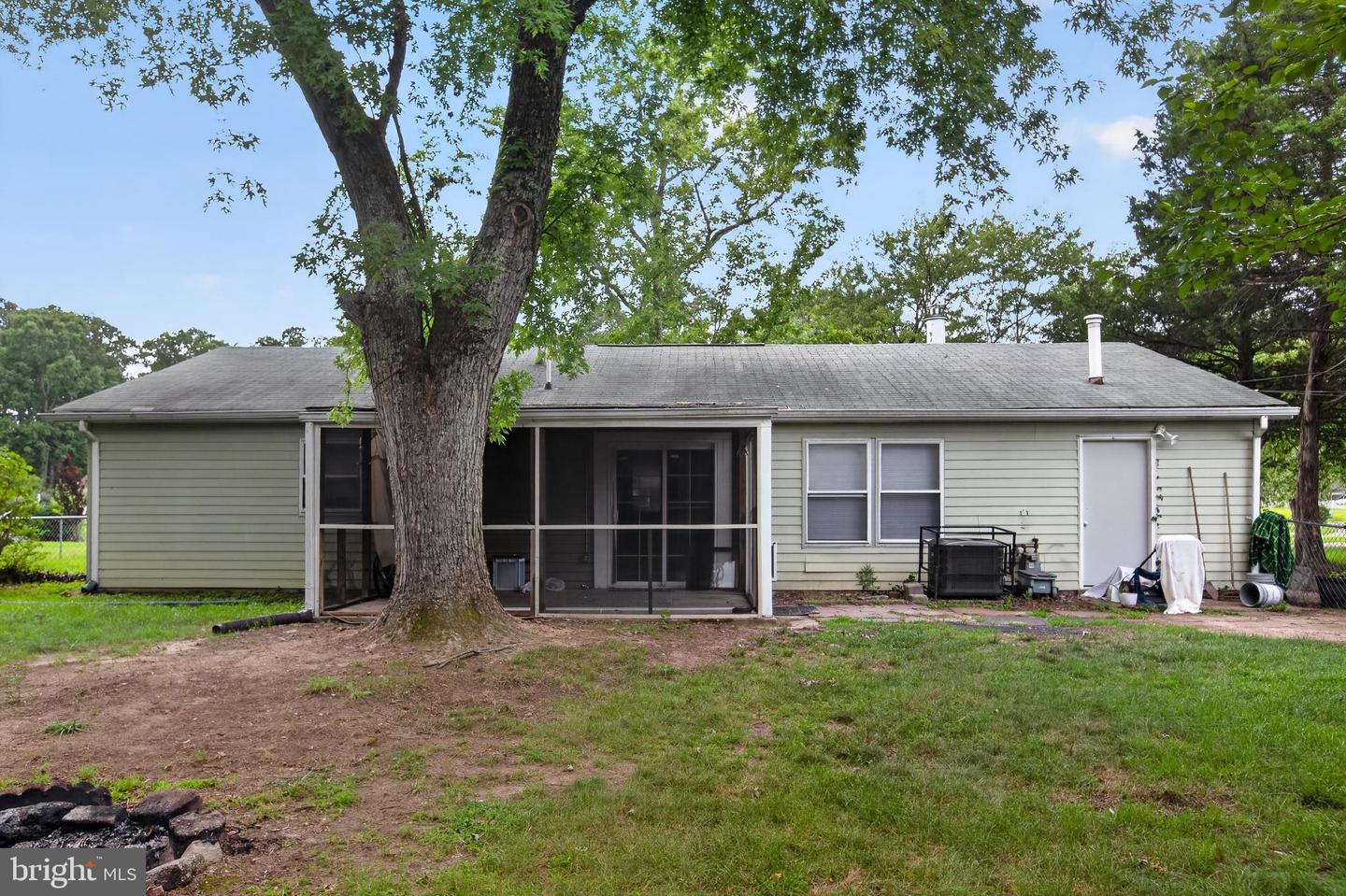 306 Tompkins Ln Property Photo 8