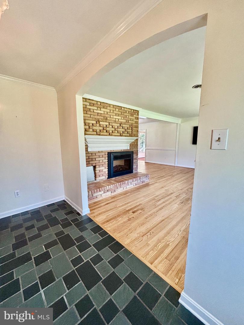 9682 Charles St Property Photo 5