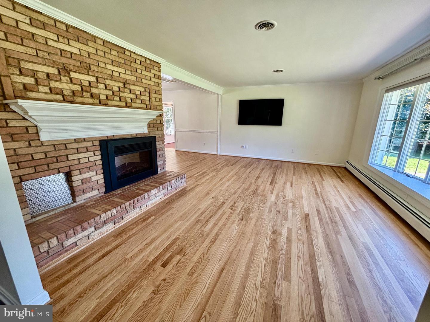 9682 Charles St Property Photo 6