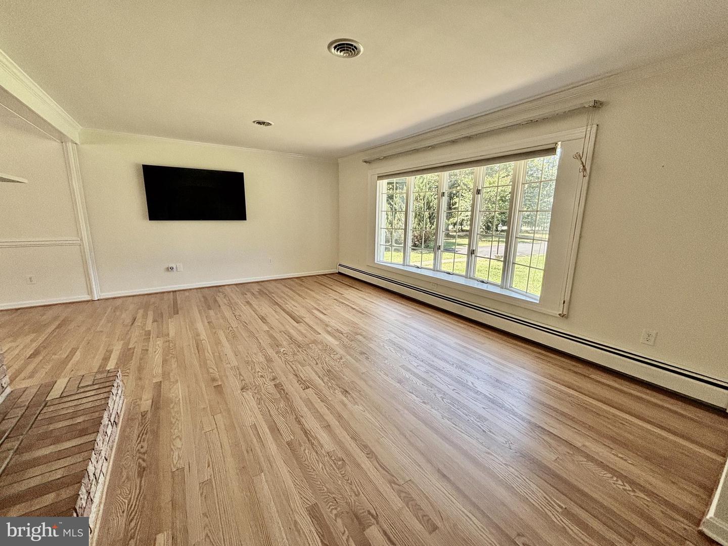 9682 Charles St Property Photo 7