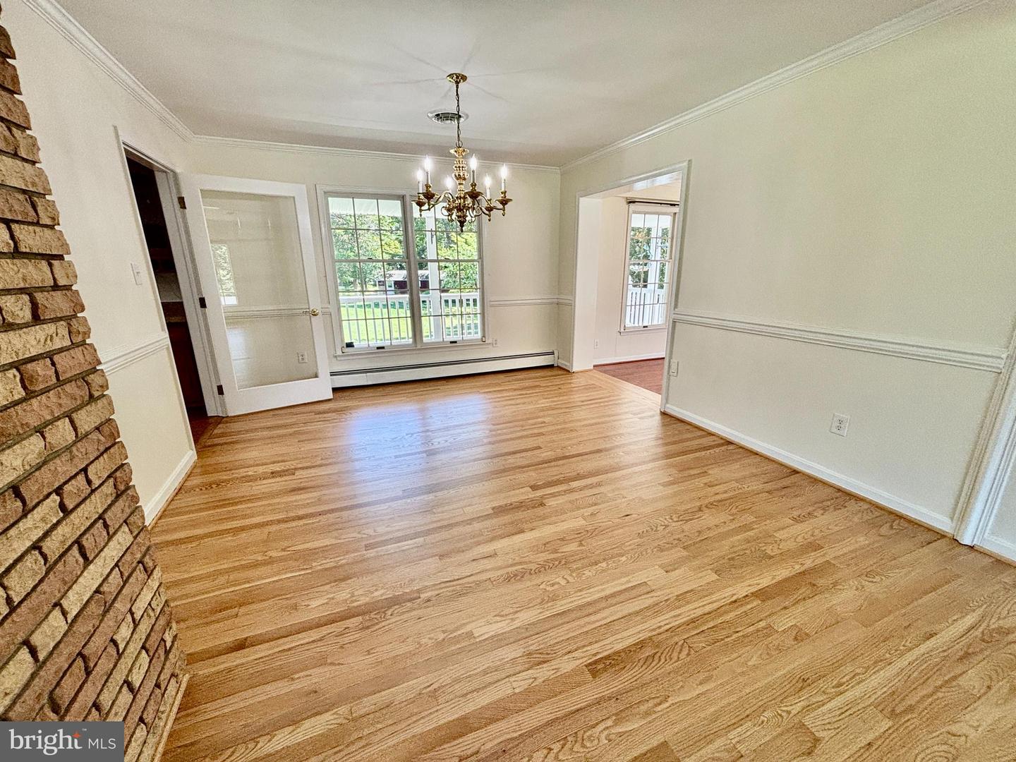 9682 Charles St Property Photo 10