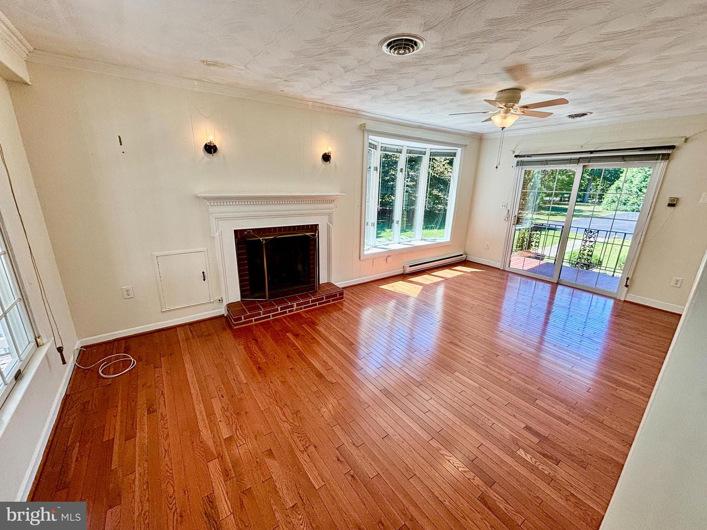 9682 Charles St Property Photo 11