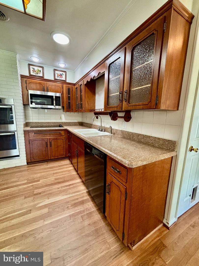 9682 Charles St Property Photo 15