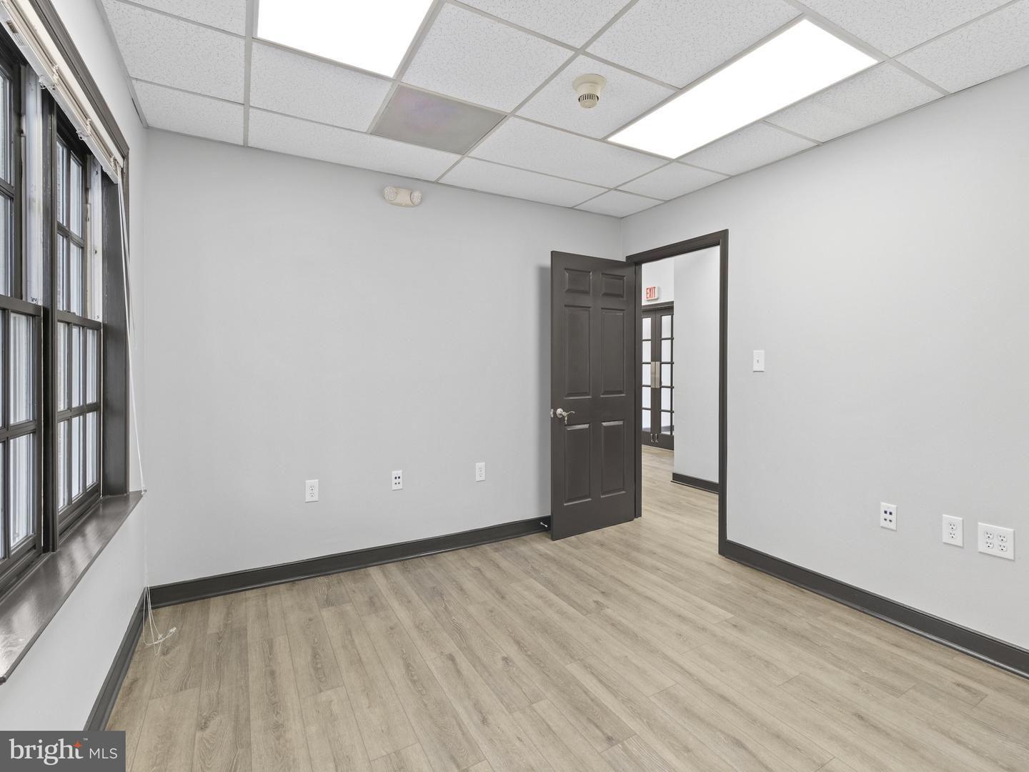 211 Charles St Property Photo 15