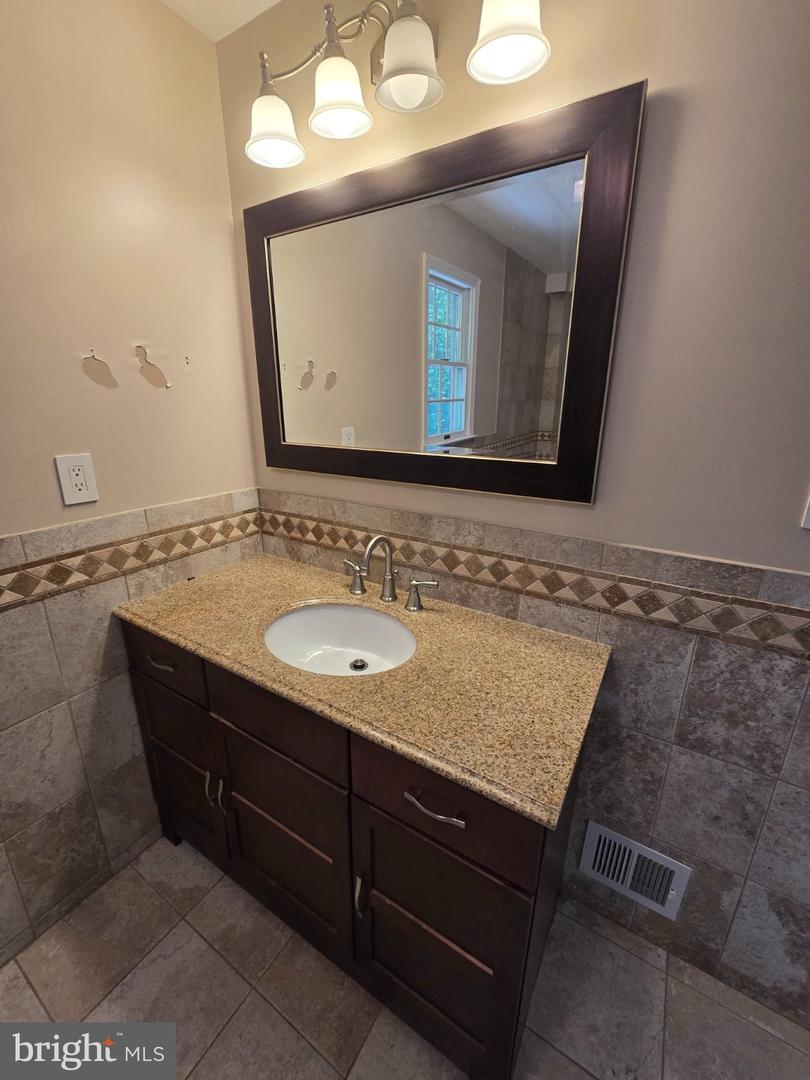 14004 Mount Eagle Ln Property Photo 40