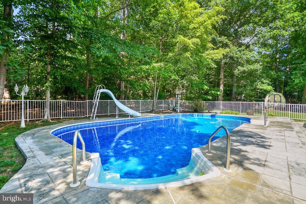 105 Cornwall Ct Property Photo 18