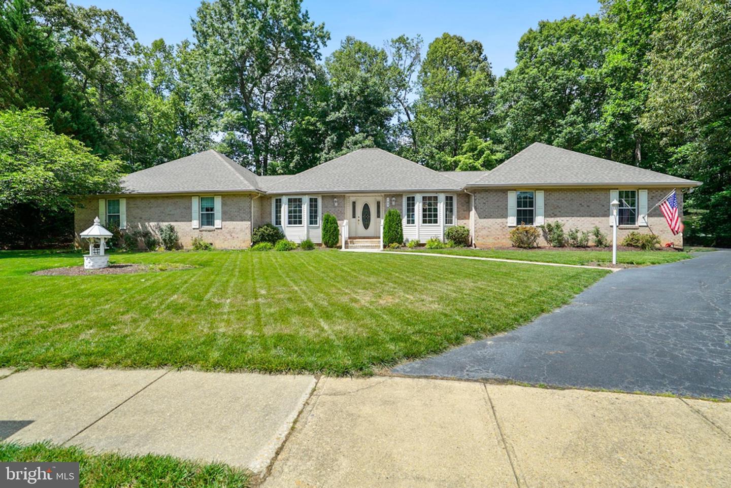105 Cornwall Ct Property Photo 21