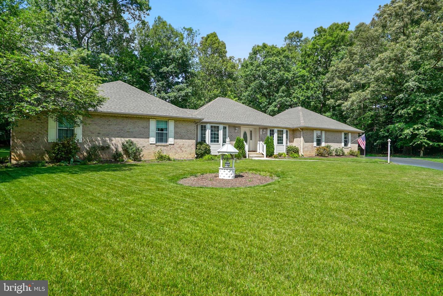 105 Cornwall Ct Property Photo 22