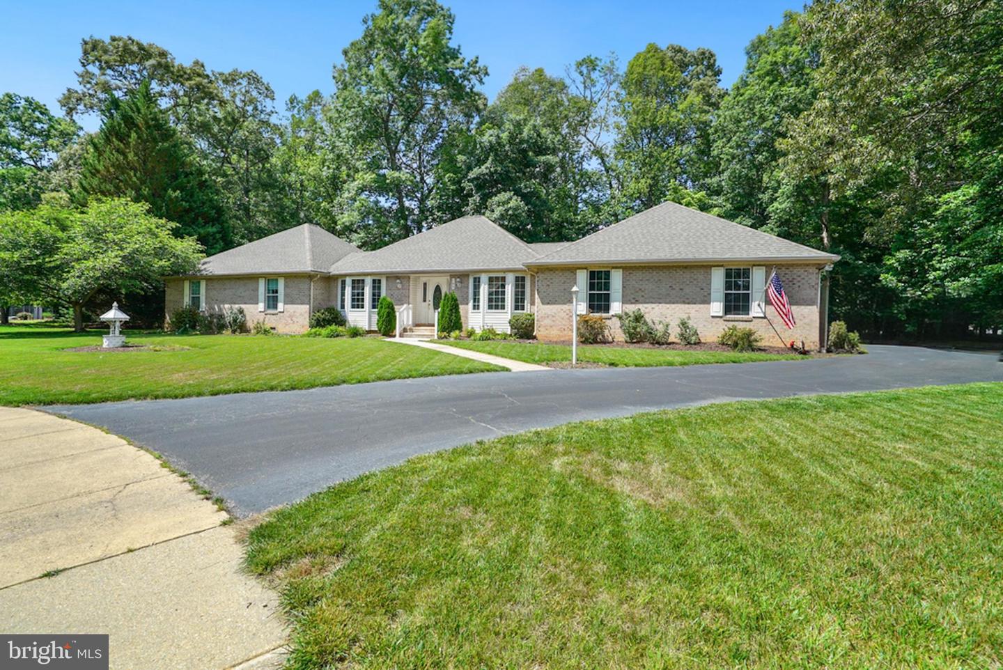105 Cornwall Ct Property Photo 25
