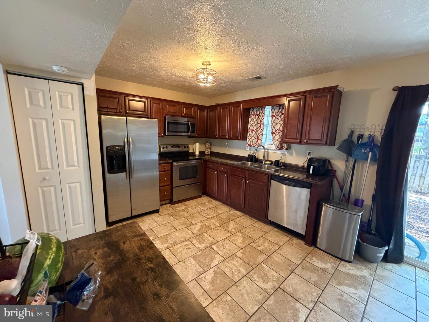 32 Meadowside Ct Property Photo 7