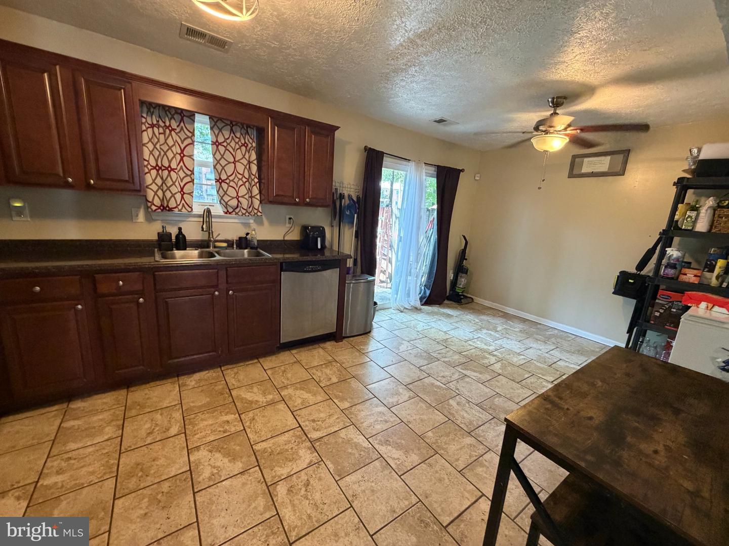 32 Meadowside Ct Property Photo 8