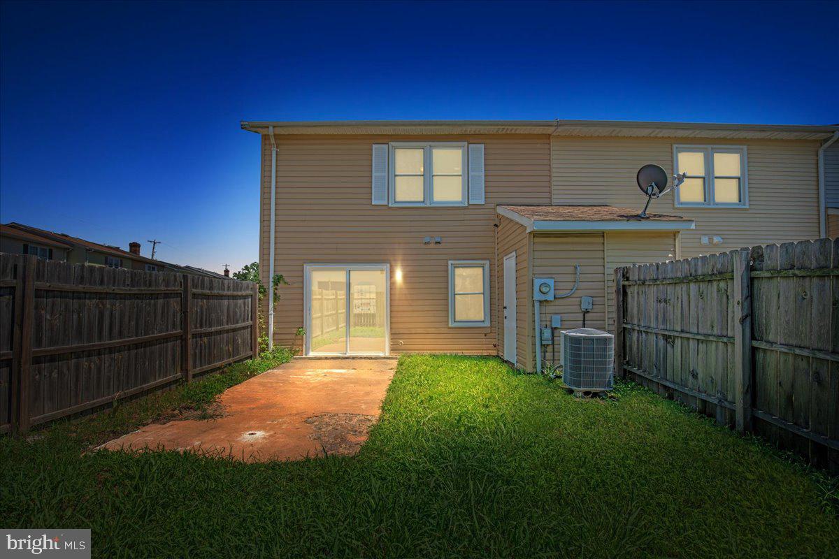 2 Park Square Ct Property Photo 6