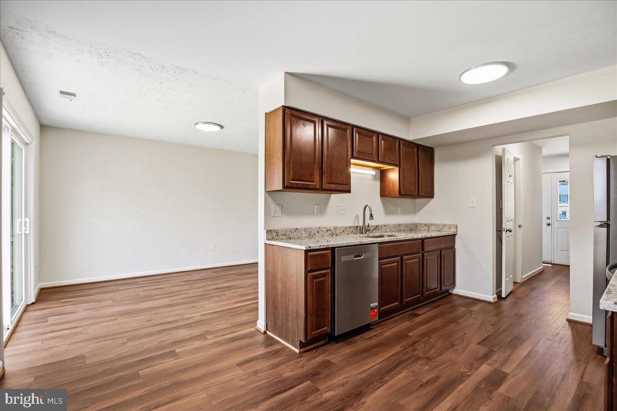 2 Park Square Ct Property Photo 14