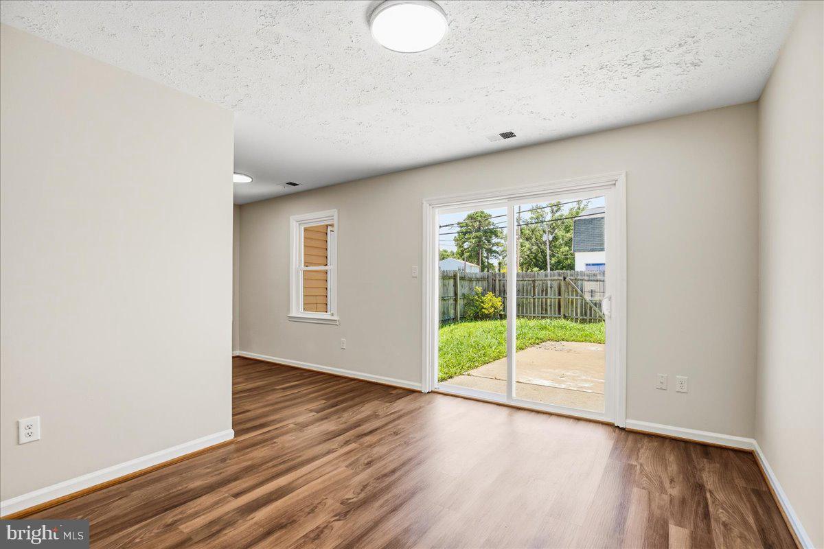 2 Park Square Ct Property Photo 24