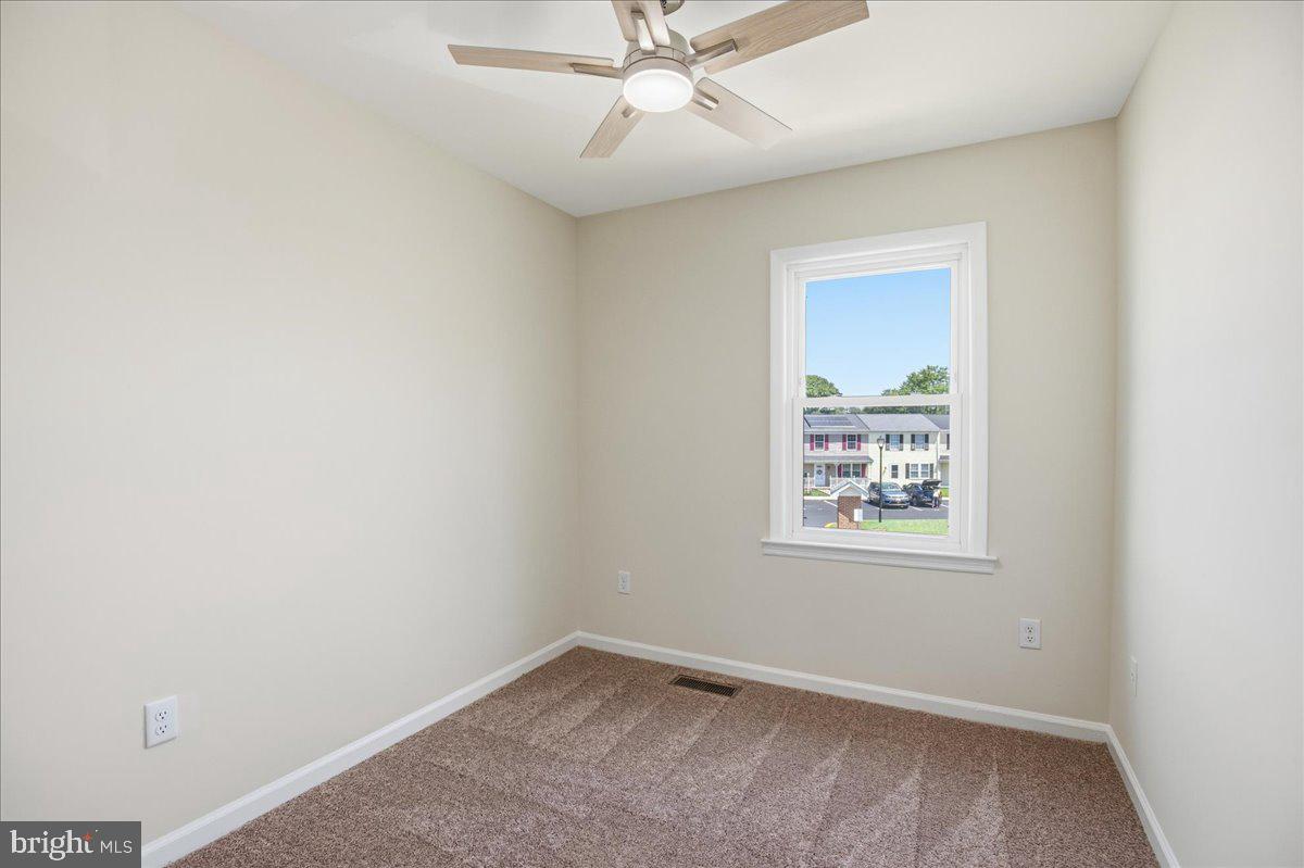 2 Park Square Ct Property Photo 34