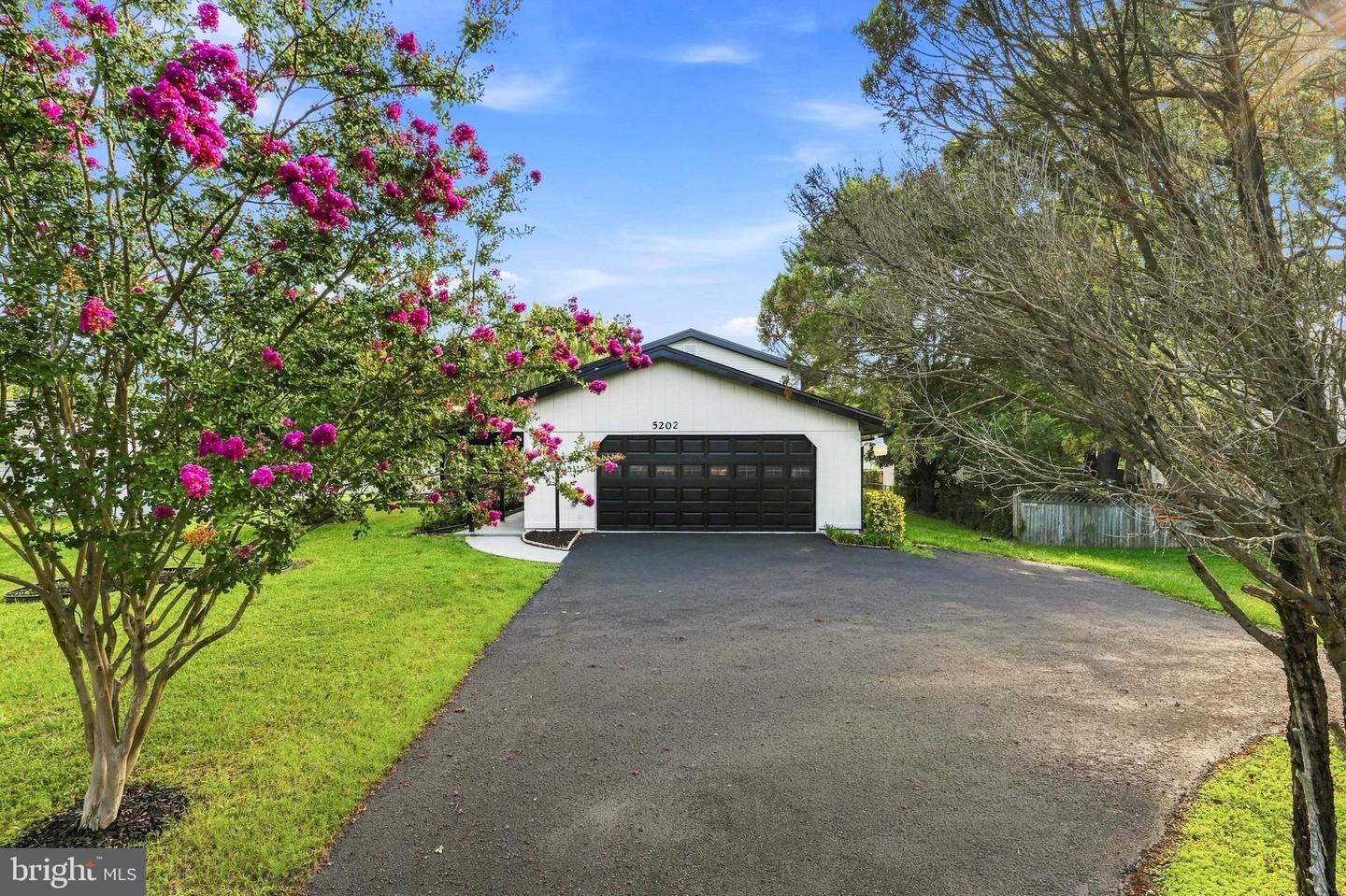 5202 Caroline Cir Property Photo 6
