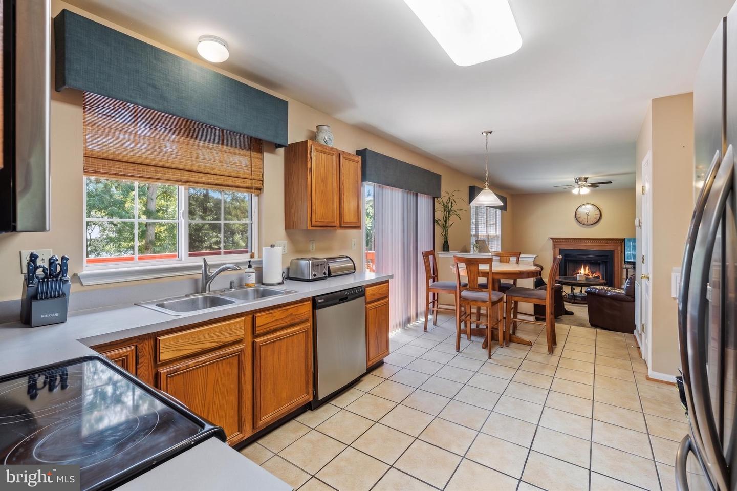 2193 Cedar Tree Ln Property Photo 6
