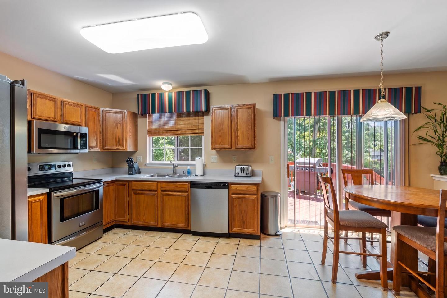 2193 Cedar Tree Ln Property Photo 7
