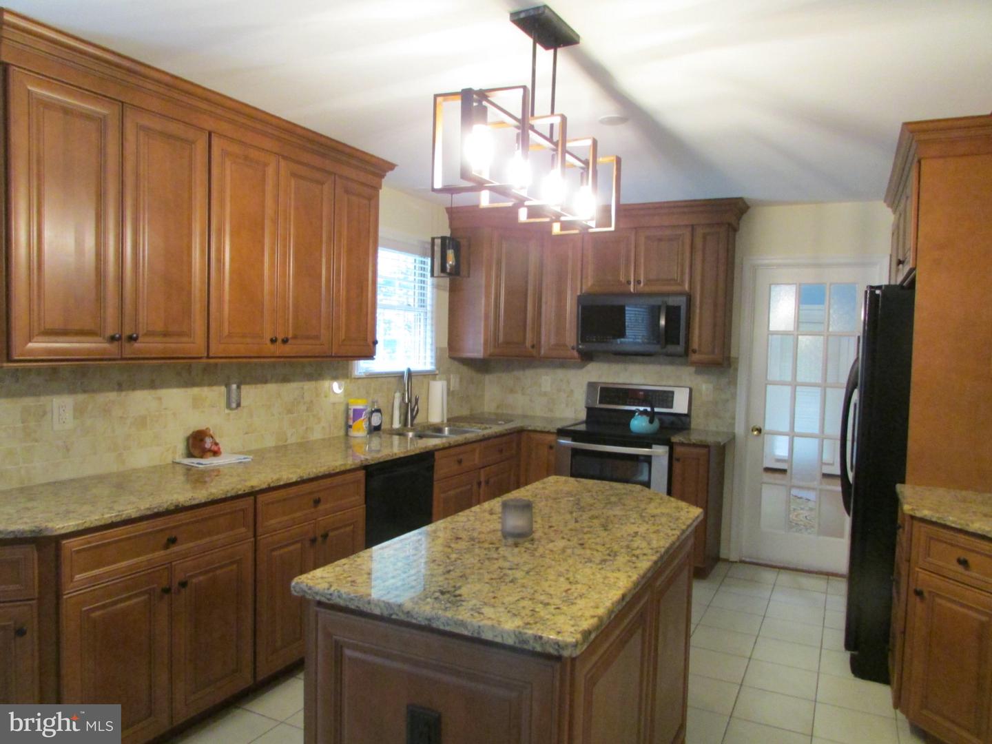 1009 Wales Dr Property Photo 5