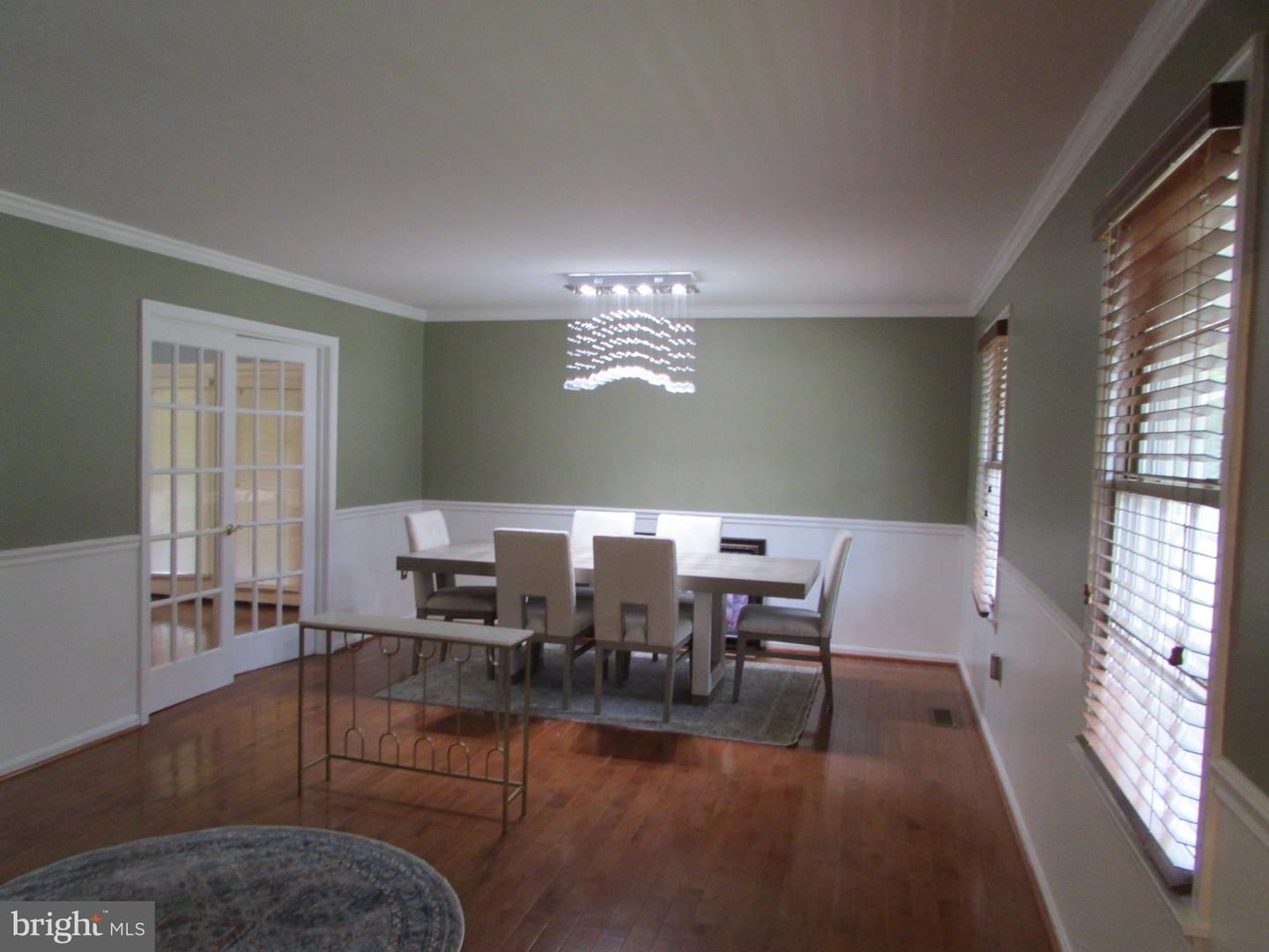 1009 Wales Dr Property Photo 14