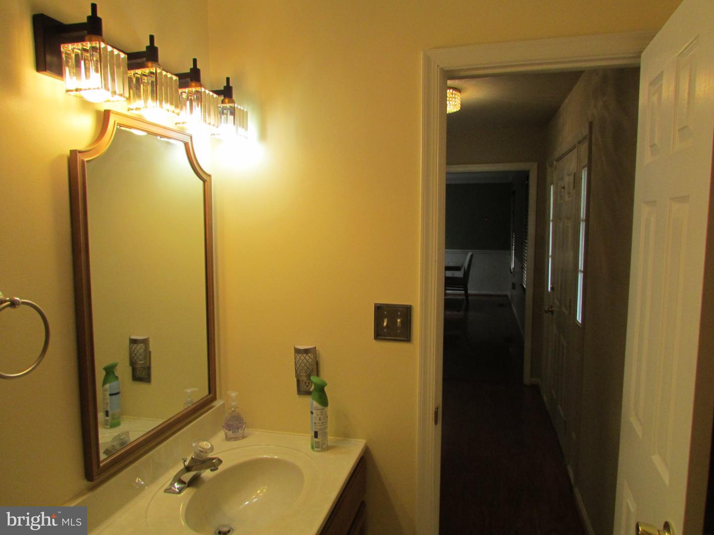 1009 Wales Dr Property Photo 16