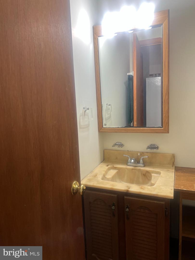 7280 Apt 201 Brentland Rd Property Photo 5