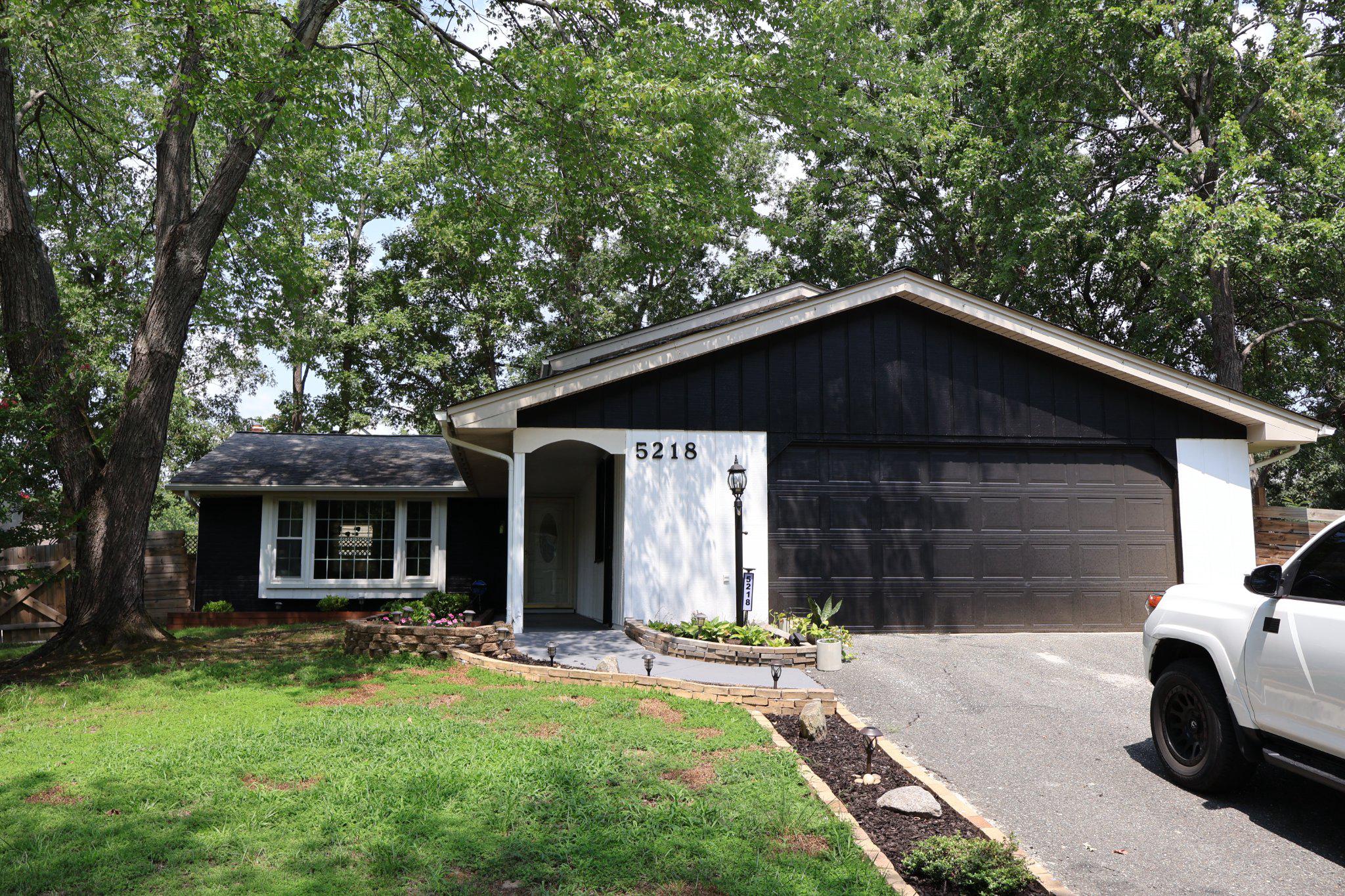 5218 Caroline Cir Property Photo 1