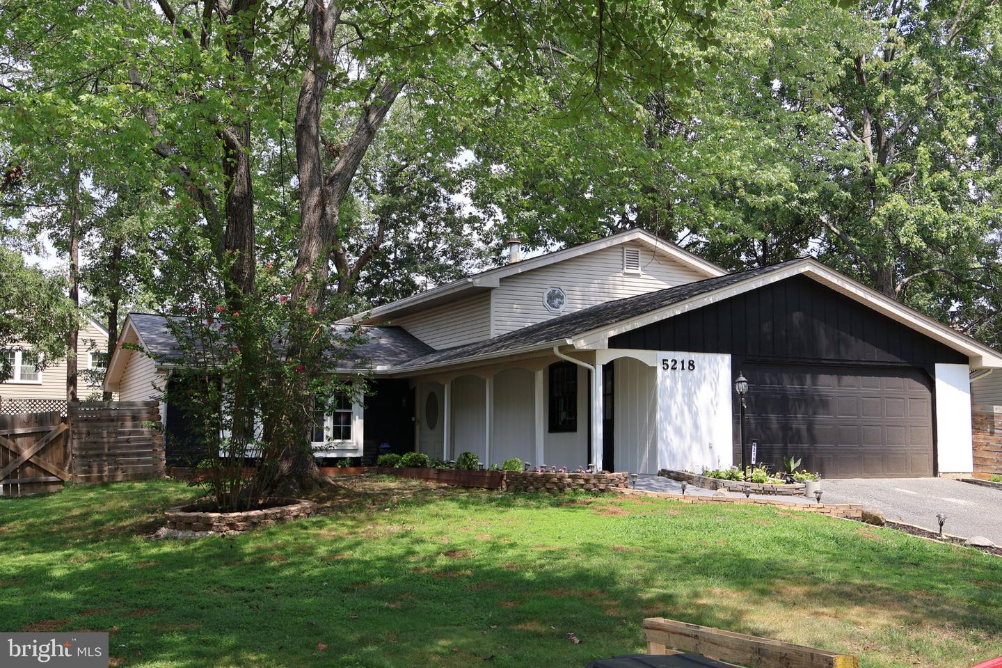 5218 Caroline Cir Property Photo 2