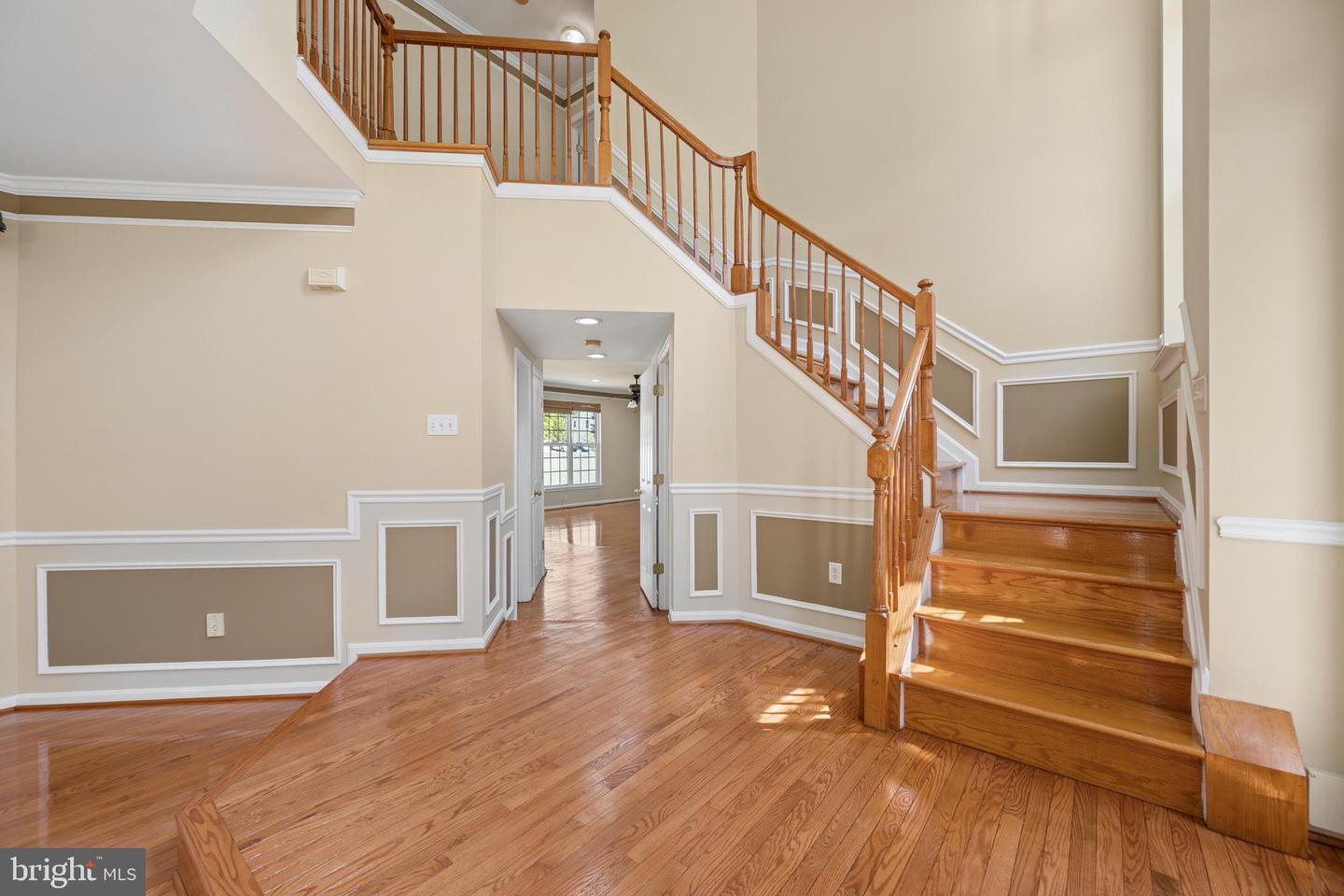 9701 Cadwell St Property Photo 5