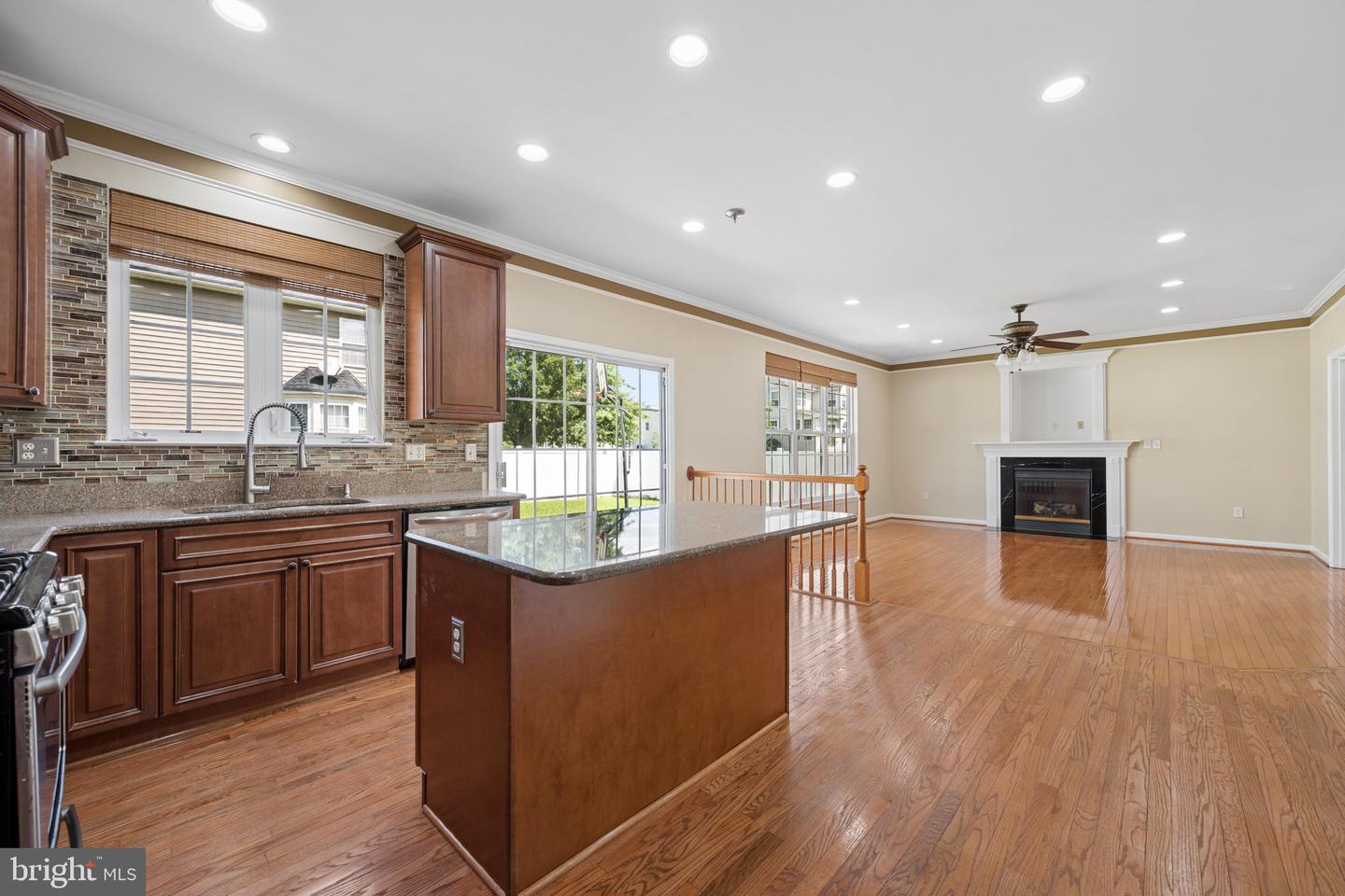 9701 Cadwell St Property Photo 12