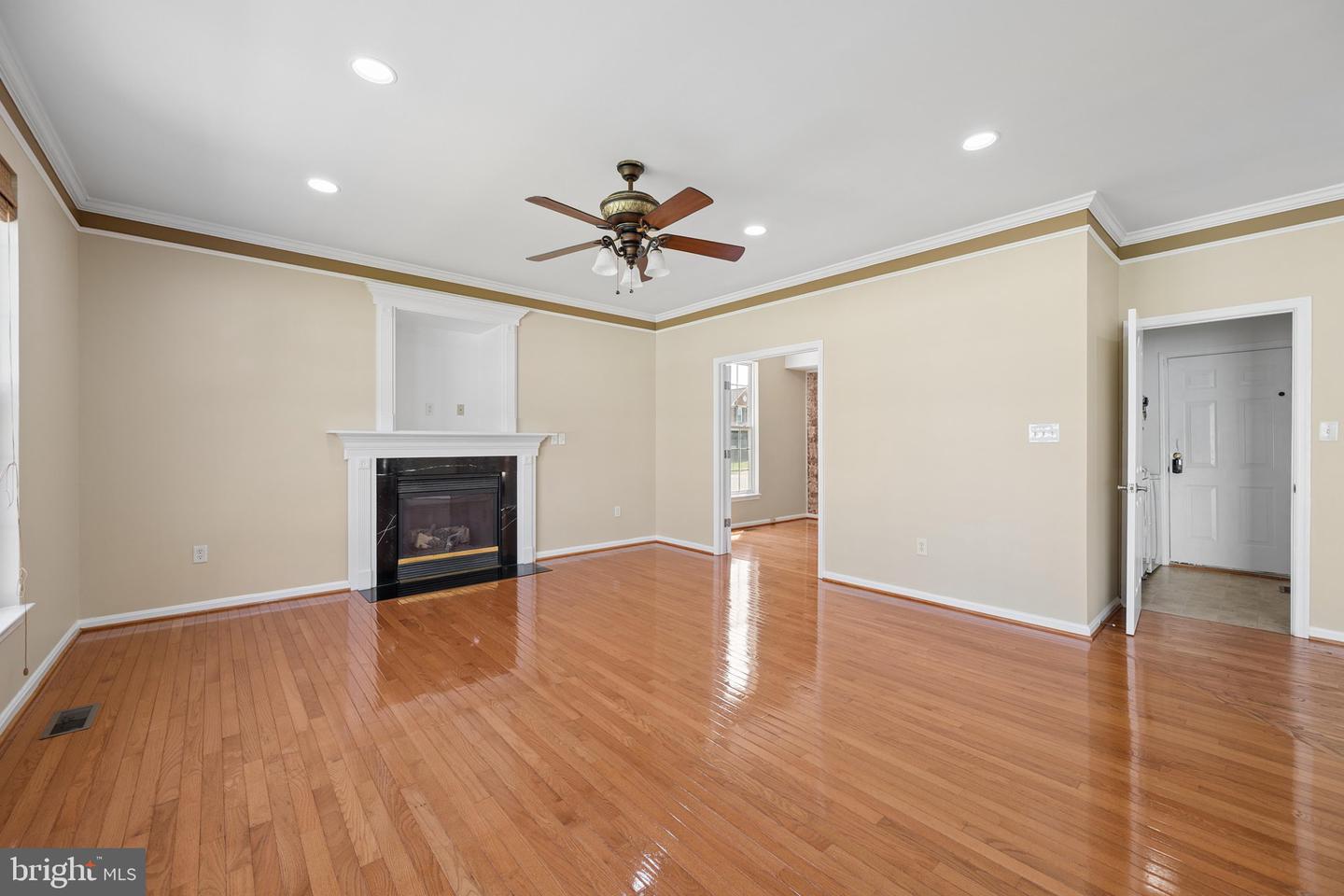 9701 Cadwell St Property Photo 23