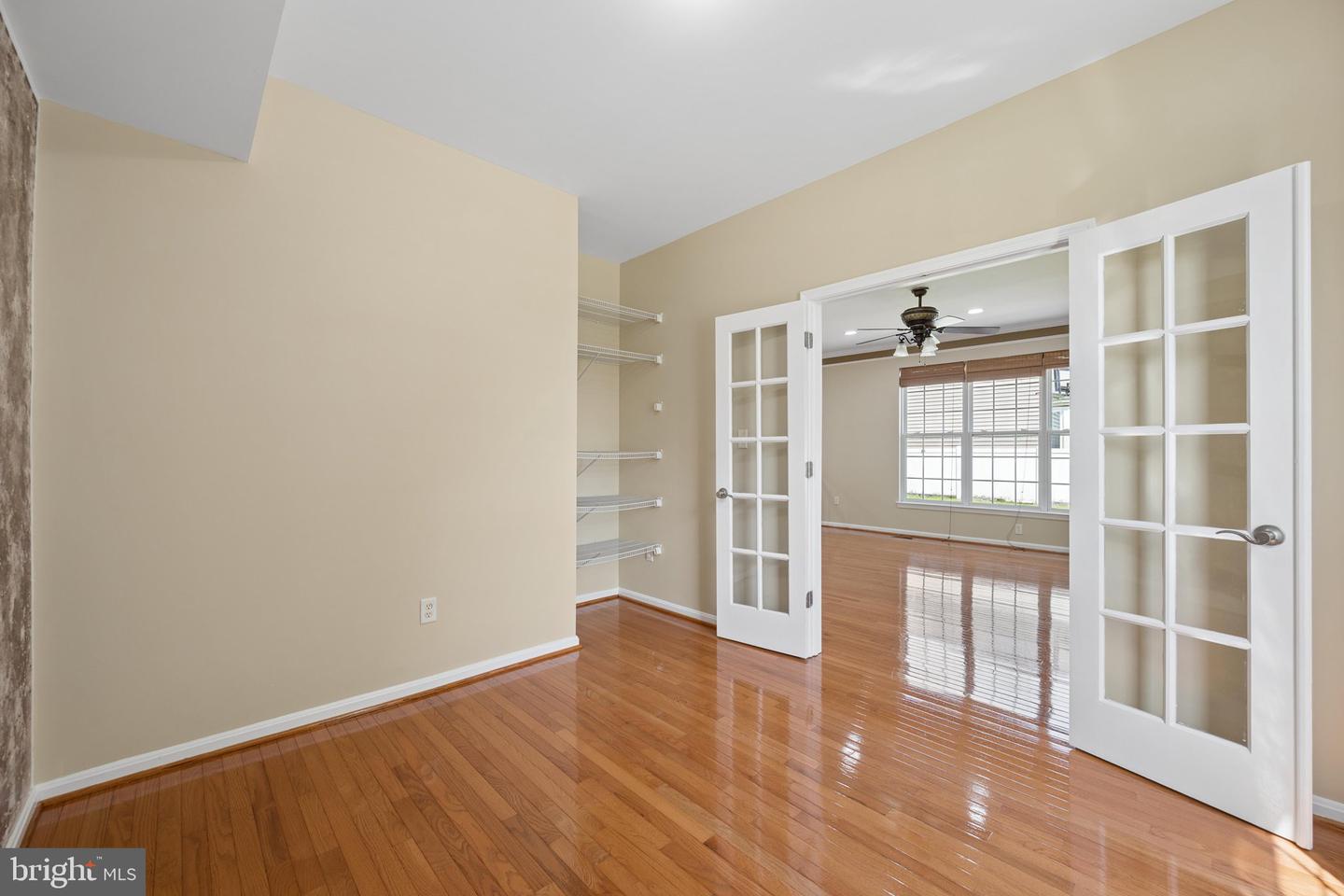 9701 Cadwell St Property Photo 28