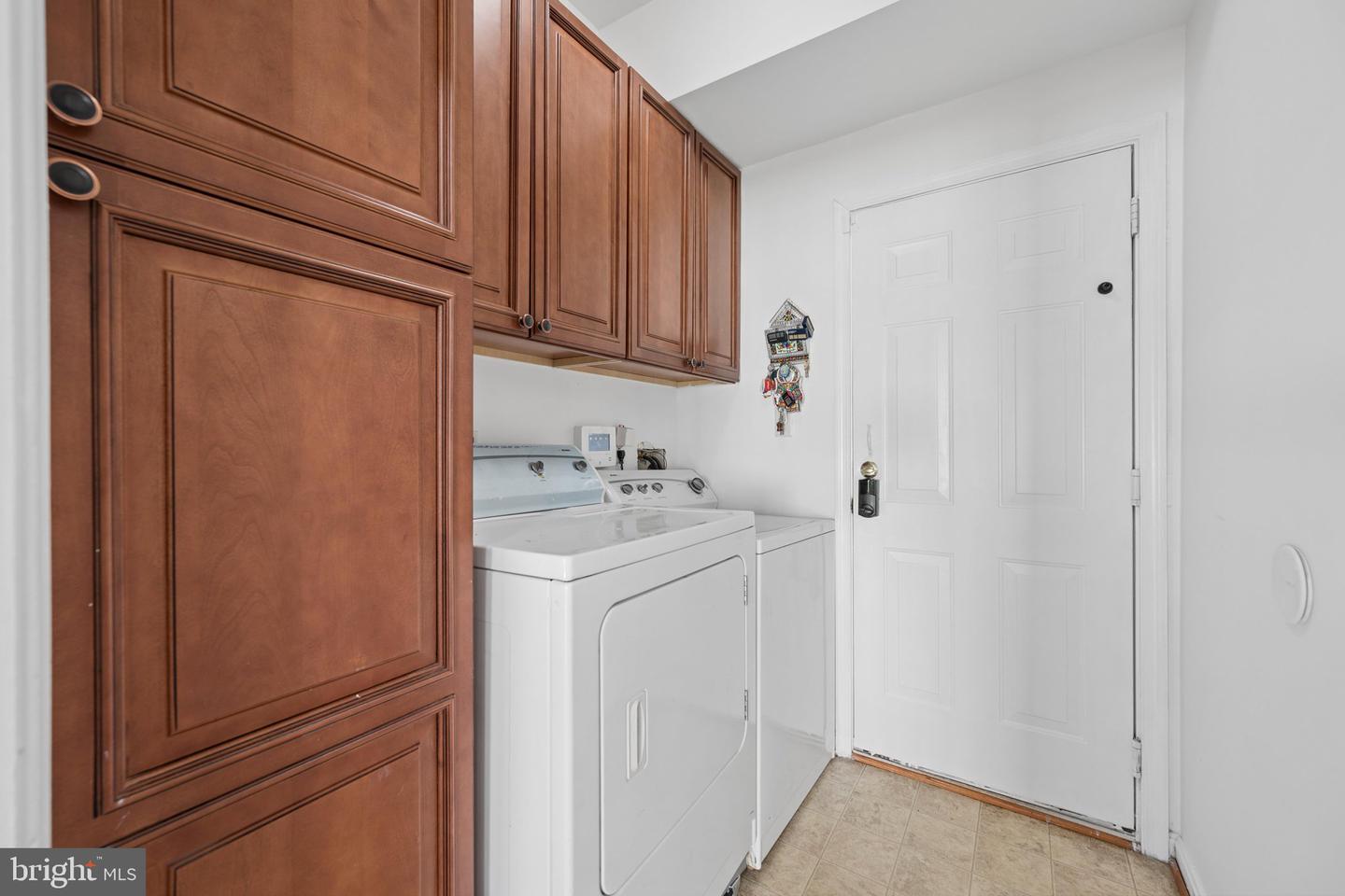 9701 Cadwell St Property Photo 29