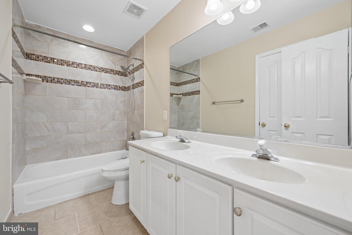 9701 Cadwell St Property Photo 52