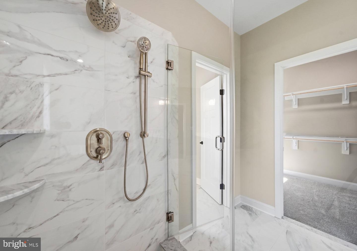 5898 Hardwick Ct Property Photo 8