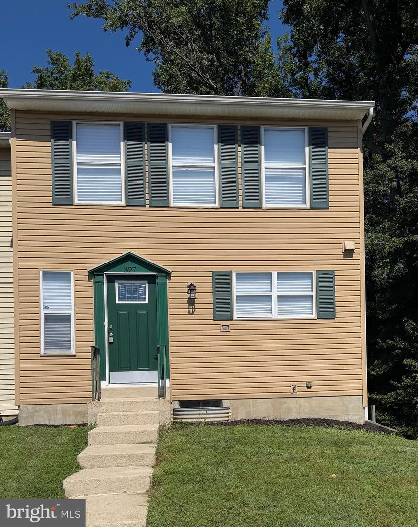 327 WOODSIDE PL
