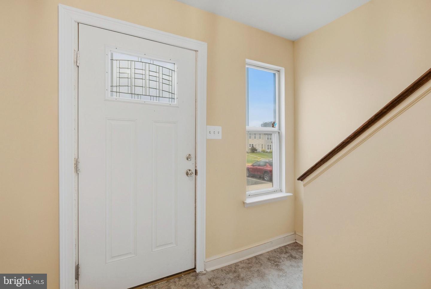 327 Woodside Pl Property Photo 4