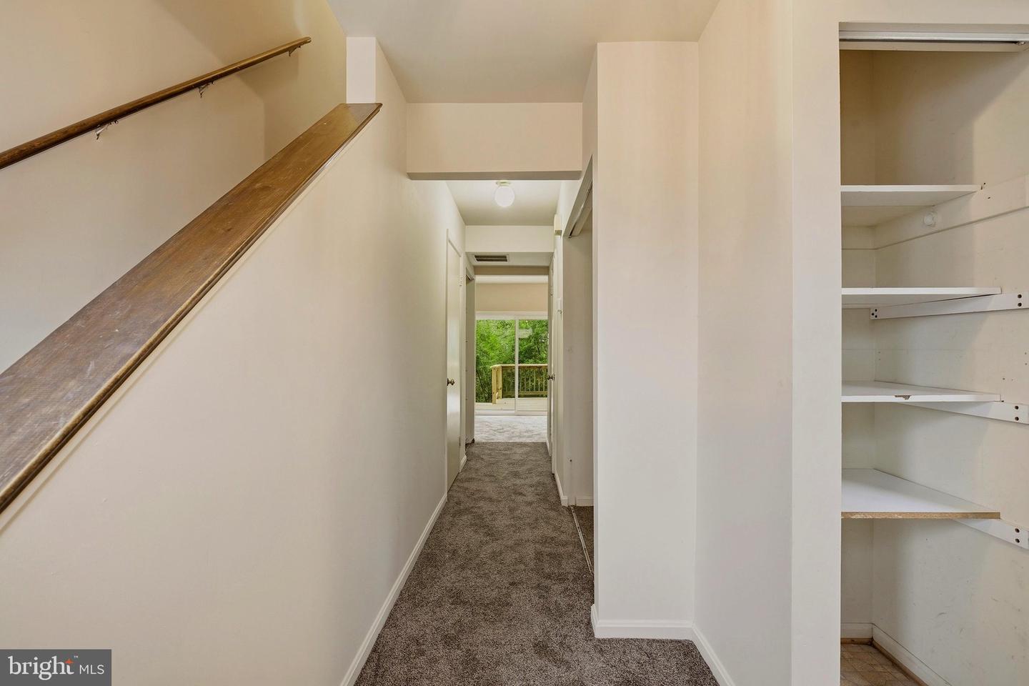 327 Woodside Pl Property Photo 5