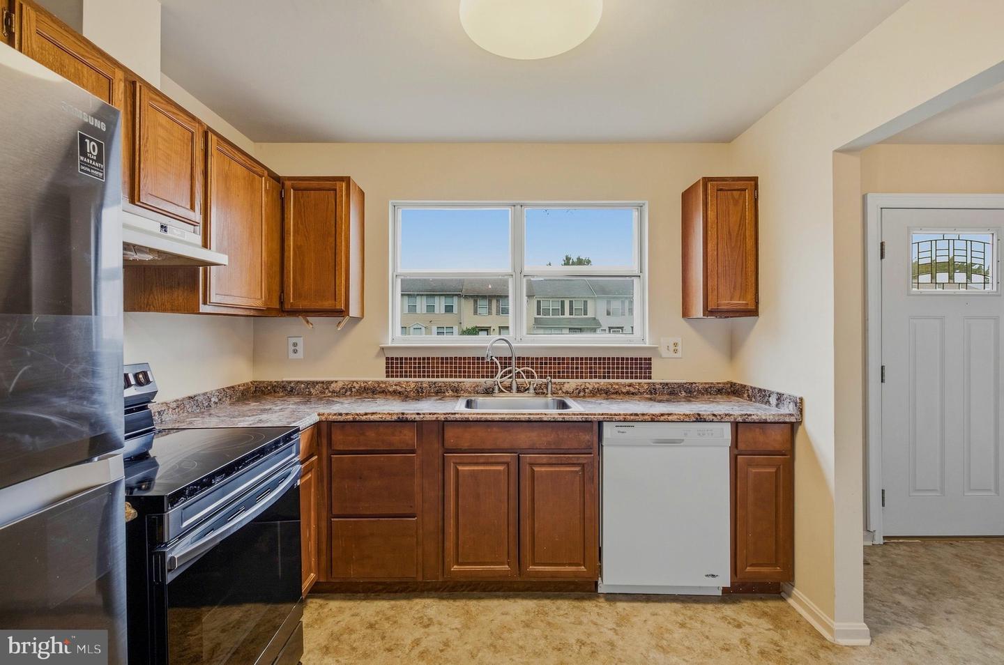 327 Woodside Pl Property Photo 7