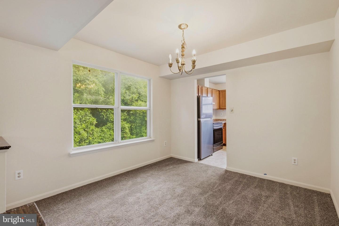 327 Woodside Pl Property Photo 8