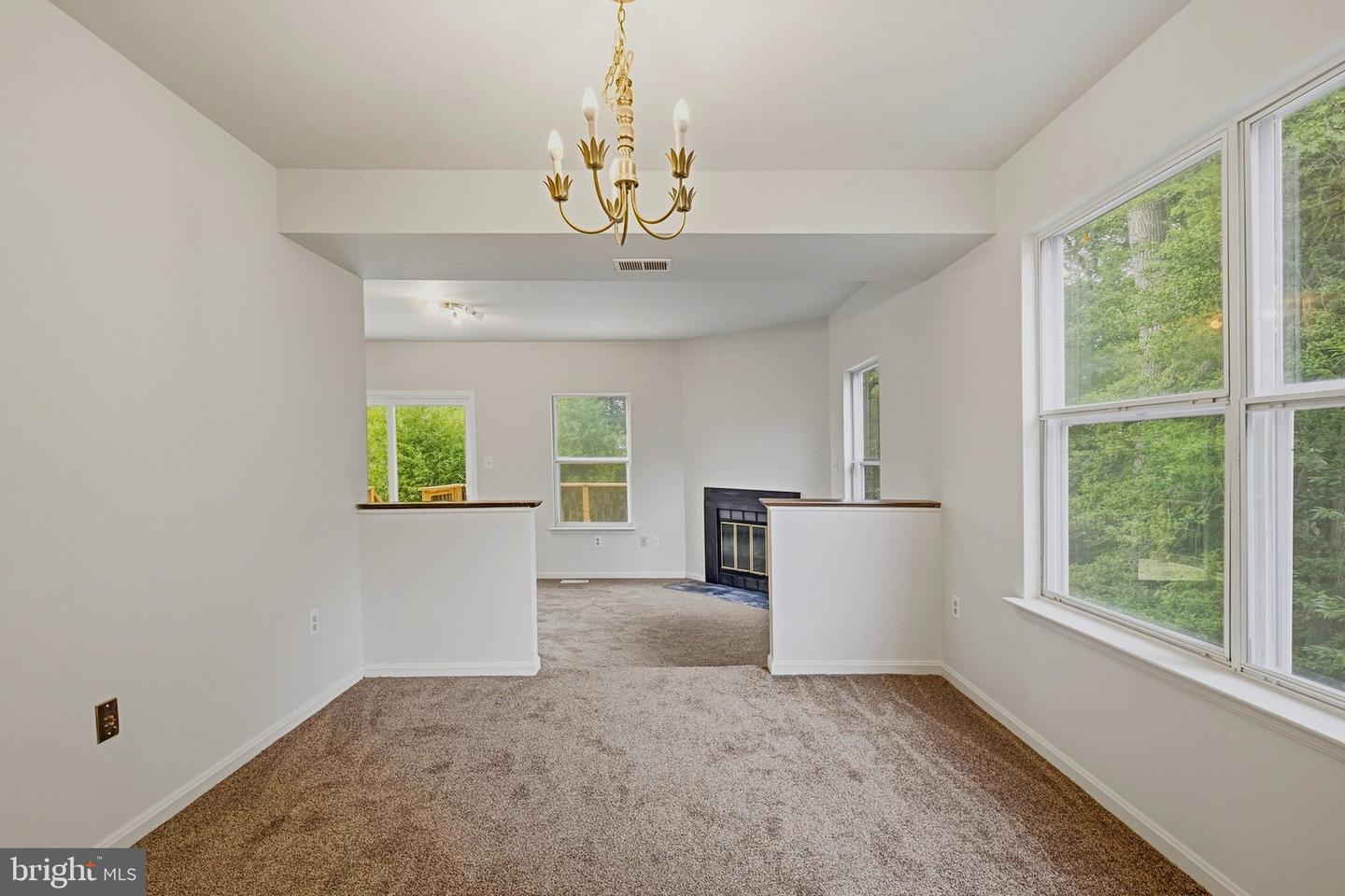 327 Woodside Pl Property Photo 9